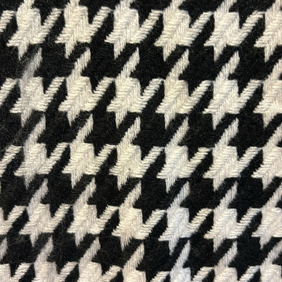 Houndstooth scarf - Picture 2 of 5